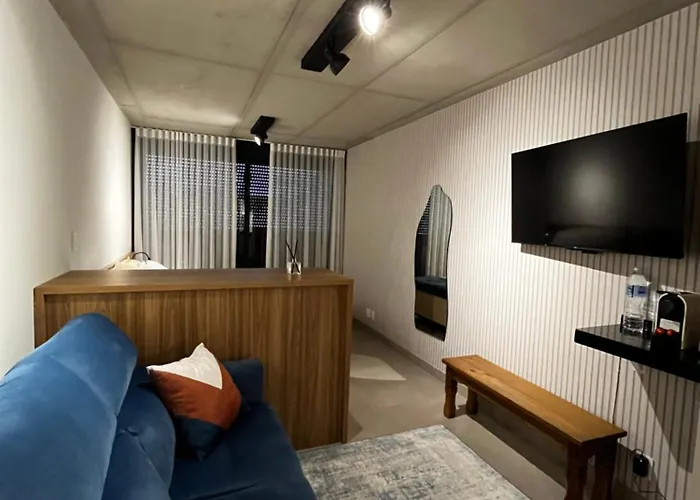 Apartamento Estúdio Novo, Com Garagem, Em ótima Localização!