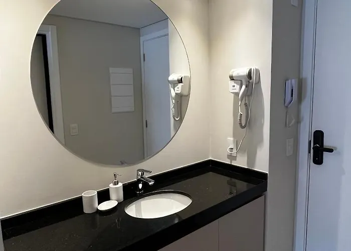 Apartamento Estúdio Novo, Com Garagem, Em ótima Localização!
